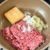 家族が大絶賛!【ワンパン煮込みハンバーグ】の工程2