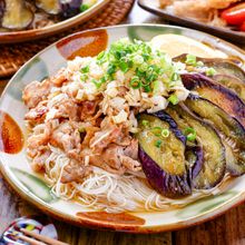【豚バラなすのねぎ塩そうめん】つるんと食べられるスタミナ麺!