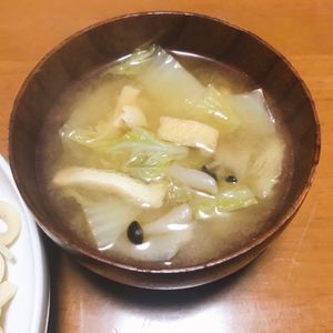 Nao★彡の作ってみた!投稿(白菜としめじと油揚げの味噌汁)