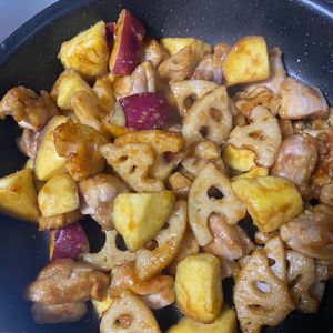 ぷーとんの作ってみた!投稿(さつまいもと蓮根と鶏肉の甘酢炒め☆食感が楽しい♩絶品おかず)