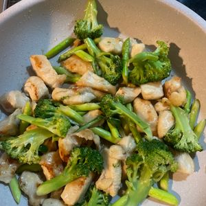 1023875の作ってみた!投稿(鶏むね肉とアスパラガスの塩麹炒め)