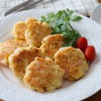 お弁当にもぴったり♡はんぺんとむき海老とコーンの丸め焼き
