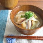 旨味たっぷり◎しいたけとたまねぎの具沢山みそ汁