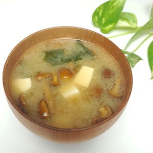 とのちゃまの作ってみた!投稿(【豆腐となめことわかめのお味噌汁】たっぷり具材で満足感◎)