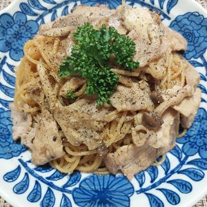 よっこの作ってみた!投稿(きのこと豚肉の柚子胡椒パスタ)