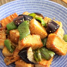【厚揚げとなすとピーマンの甘辛炒め】焼き肉のたれで簡単◎