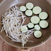 簡単さっぱり♪【豚しゃぶもやしズッキーニの香味だれ】の工程2