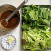 【醤油麹×炒める】豚肉と小松菜の甜麺醤炒めの工程2