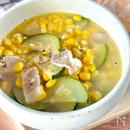 夏野菜とベーコンの旨み【ズッキーニととうもろこしのスープ】