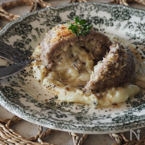 きのこクリームとチーズとろける、特別な日のコロッケ。
