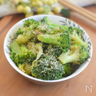 お弁当の副菜に♪ブロッコリーの胡麻和え