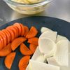 鶏だんごと冬野菜【クリームシチュー】の工程1