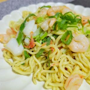 ヴェルの作ってみた!投稿(お家の調味料で作れる＊海鮮塩焼きそば＊冷凍シーフードで簡単◎)