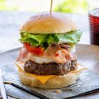満足月見バーガー！細切れ肉の塊でボリューム満点！