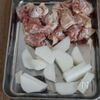 煮込み時間5分♪とろ〜り甘め♡鶏大根の煮物の下準備
