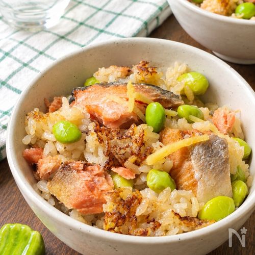 秋に食べたい♡【鮭と枝豆の炊き込みご飯】生姜香る♪