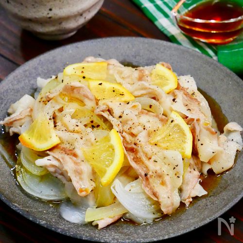 とろあま〜な新玉ねぎと豚バラのさっぱりワンパン蒸し