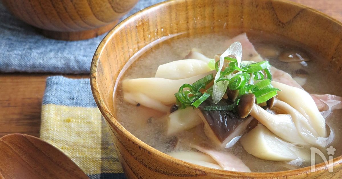 旨味たっぷり具沢山◎きのことベーコンのみそ汁