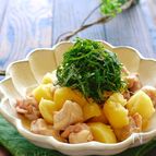 レンジで簡単！鶏肉とじゃがいもの旨だしバター煮