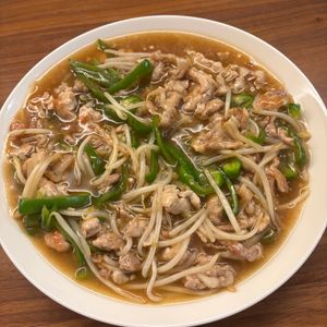 たかろの作ってみた!投稿(行列のできる中華屋さんの♪とろとろ餡のもやし青椒肉絲🤩🍚)