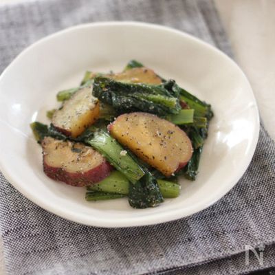 にんにく風味♪小松菜とさつまいもの蒸し焼きごま和え