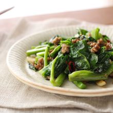 5分で完成！ネバ旨♪つるむらさきと豚ひき肉のオイスター炒め