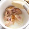 【さつまいもとチキンのコンソメ味噌汁】甘くて絶品！満足スープの工程1