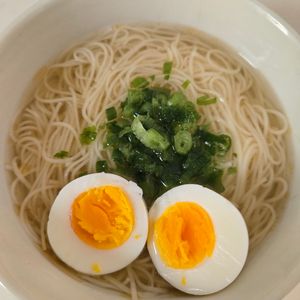 れみーの作ってみた!投稿(【これなら毎日でも余裕！】ラーメン風鶏ガラあっさりソーメン)