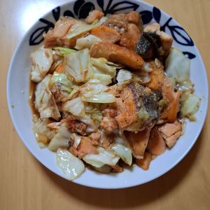 728185の作ってみた!投稿(【10分で出来る！鮭とキャベツのガリバタ】男子大満足♡︎)