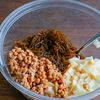 生もずくと長芋と納豆のぽん酢和えの工程1