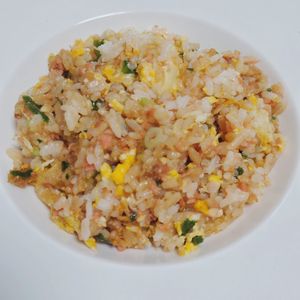 オレンジの作ってみた!投稿(新しい器で食べる「簡単鮭フレーク焼き飯」)