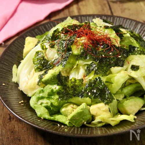 野菜をもりもり食べれる！レタスとアボカドのチョレギサラダ