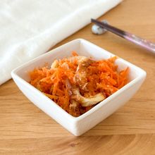 にんじんとちくわの香ばし胡麻和え