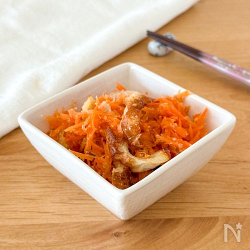 にんじんとちくわの香ばし胡麻和え
