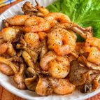 【えびと舞茸のガーリック醤油炒め】食欲そそる♡食感も楽しい♪