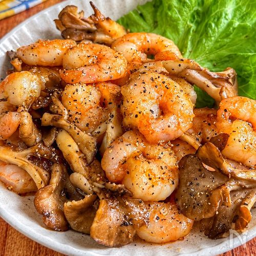 【えびと舞茸のガーリック醤油炒め】食欲そそる♡食感も楽しい♪