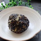 お豆腐白玉で作る〜まん丸真っ黒ゴマ団子