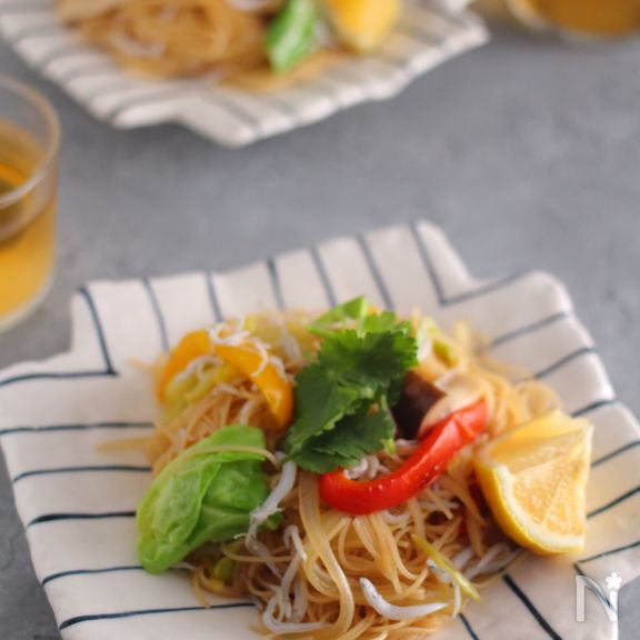 たっぷり野菜としらすのエスニックビーフン