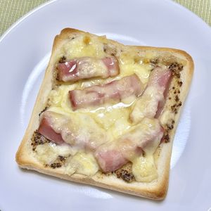キャピタンの作ってみた!投稿(さわやかな甘味！粒マスベーコンチーズトースト)