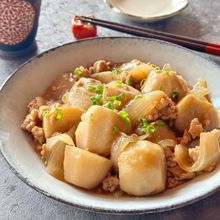 里芋と玉ねぎの鶏そぼろあんかけ