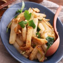 お箸が止まらない！やみつき焼き大根と油揚げの中華炒め♡