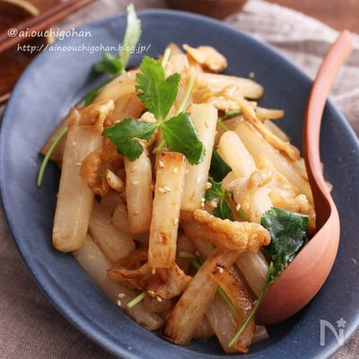 お箸が止まらない！やみつき焼き大根と油揚げの中華炒め♡