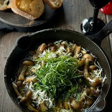 手軽な和食材で作る！きのこのアヒージョ