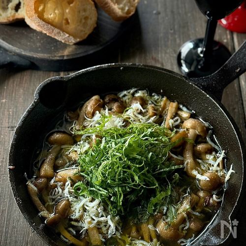 手軽な和食材で作る！きのこのアヒージョ