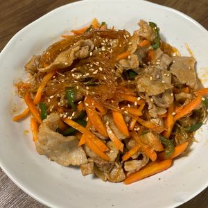 Mariの作ってみた!投稿(【戻し不要!革命的な味】フライパン1つ豚こま肉のチャプチェ)
