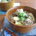 体の芯から温まる◎なすと生姜団子の味噌汁