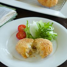 玉ねぎの甘さがたまらない!新玉ねぎたっぷりコロッケ