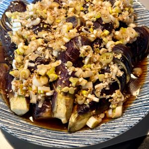 はちの作ってみた!投稿(〖蛇腹ナスの香味漬け〗悪魔的なやみつきダレでご飯が進む〜♪)
