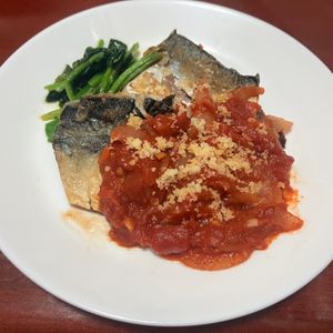 りんごの作ってみた!投稿(濃厚！鯖のガーリックトマトソース)