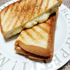 よっこの作ってみた!投稿(ハニーチーズメルト（ハニーチーズトースト）)